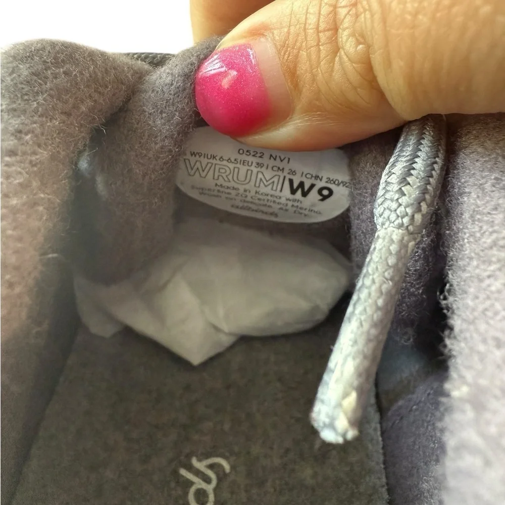 NIB Allbirds Women’s Wool Runner Up Mizzles Shoes in Light Grey in size 9